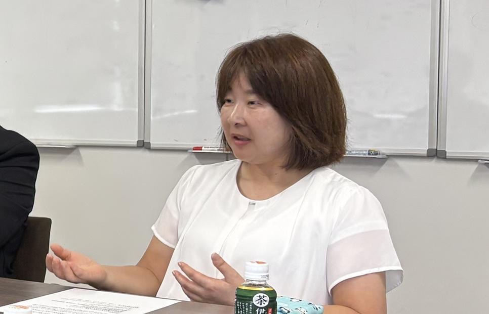 インタビューに答える竹田様